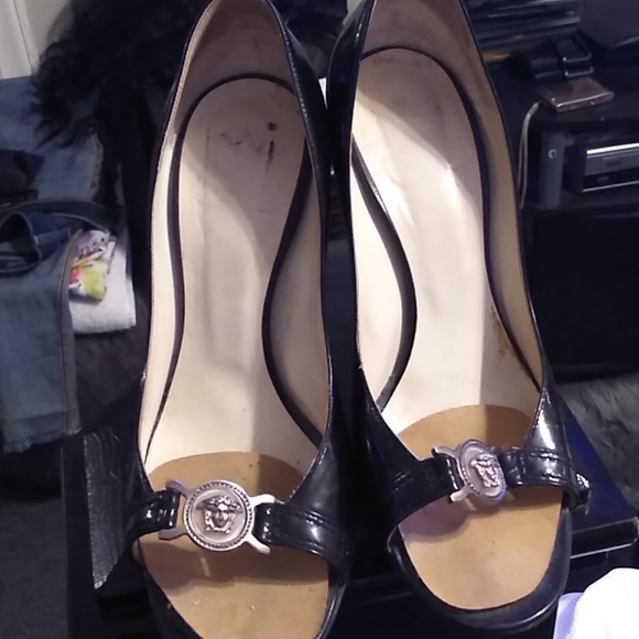 Shoes - Picture 1 of 4